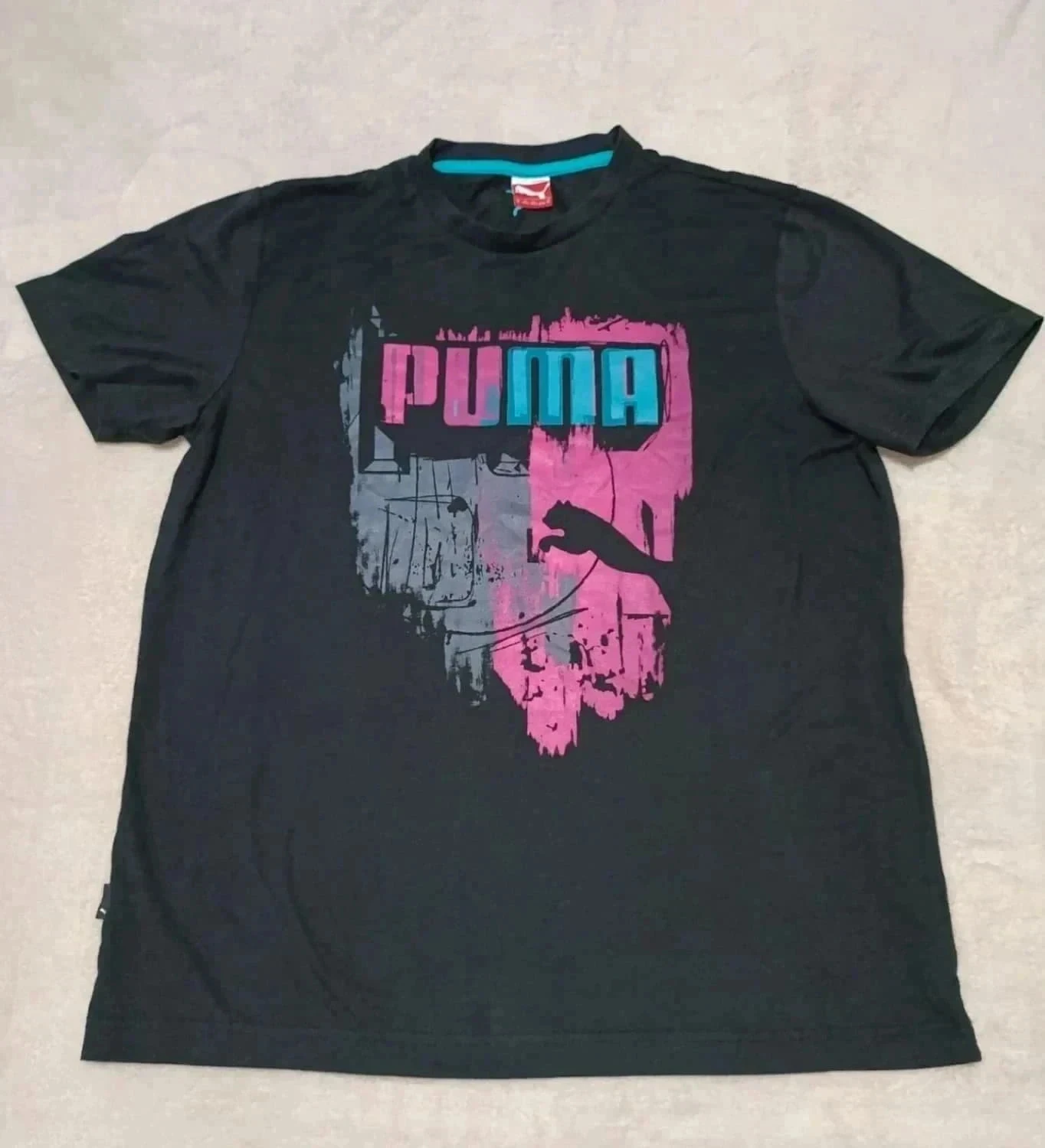 T-shirt Puma XL zwart grafisch ontwerp roze blauw – photo 3